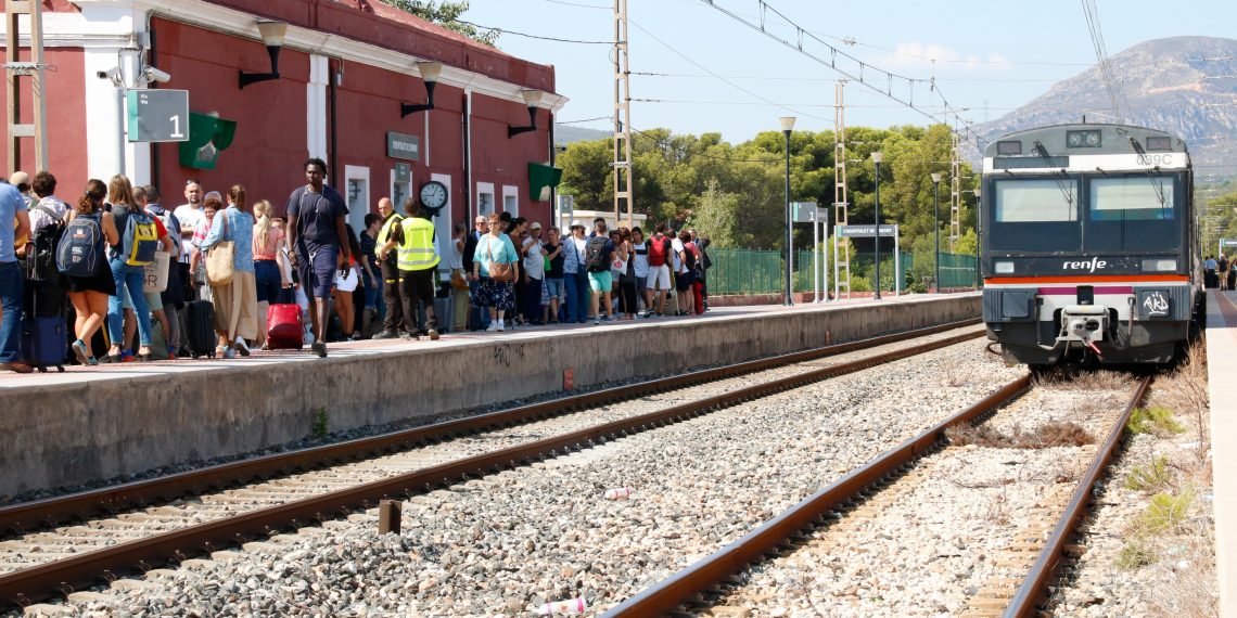 #Fotogaleria: matí caòtic als trens de les línies R15 i R16