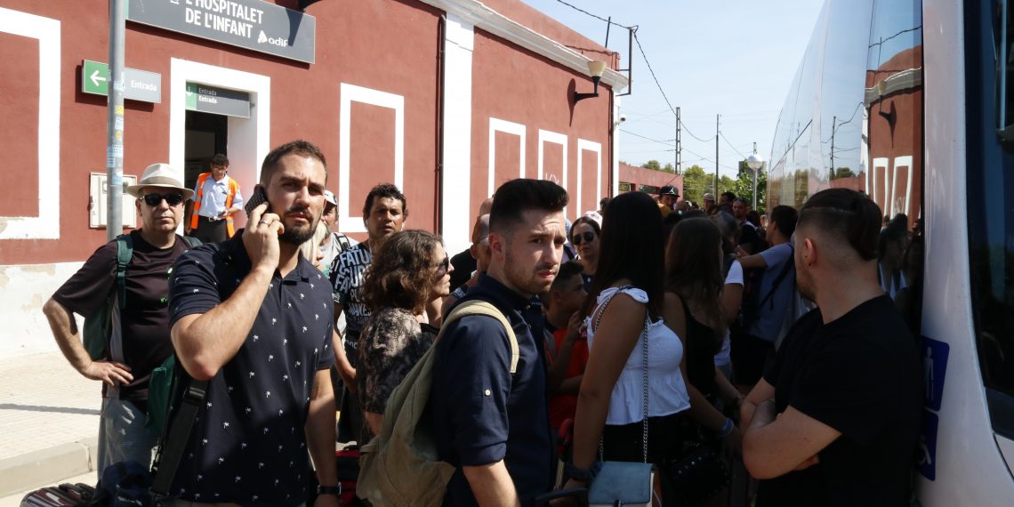 #Fotogaleria: matí caòtic als trens de les línies R15 i R16