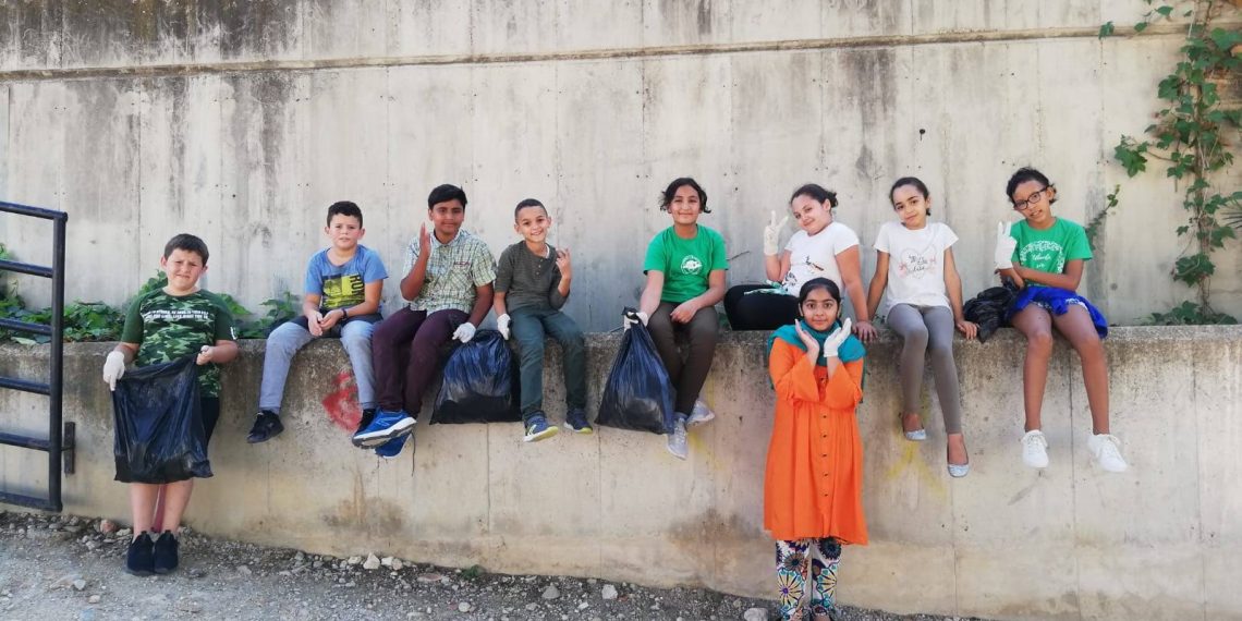 #Fotogaleria: Alumnes de Remolins netegen el barri pel #Friday4Future