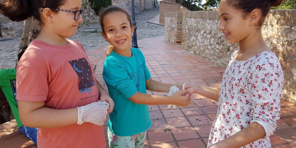 #Fotogaleria: Alumnes de Remolins netegen el barri pel #Friday4Future