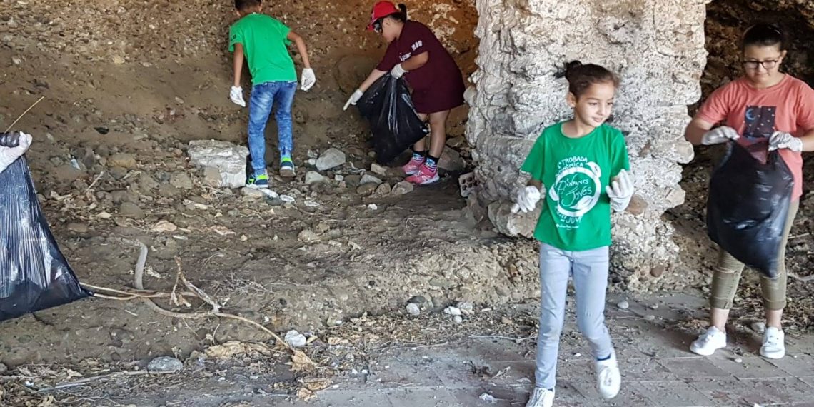 #Fotogaleria: Alumnes de Remolins netegen el barri pel #Friday4Future