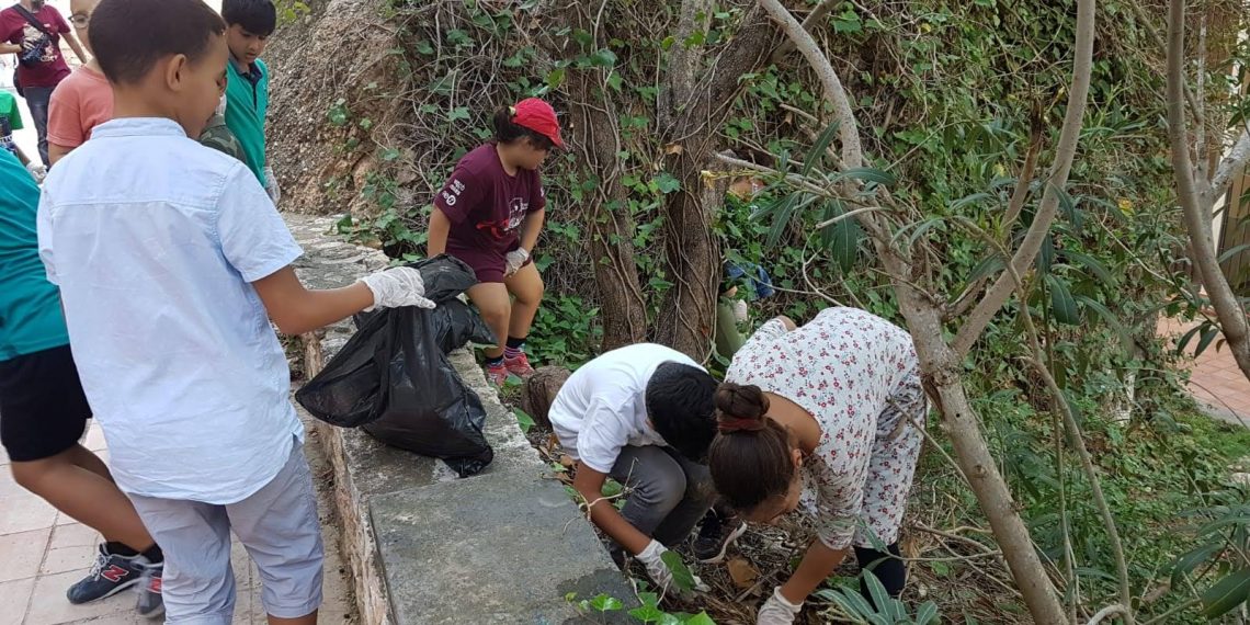 #Fotogaleria: Alumnes de Remolins netegen el barri pel #Friday4Future