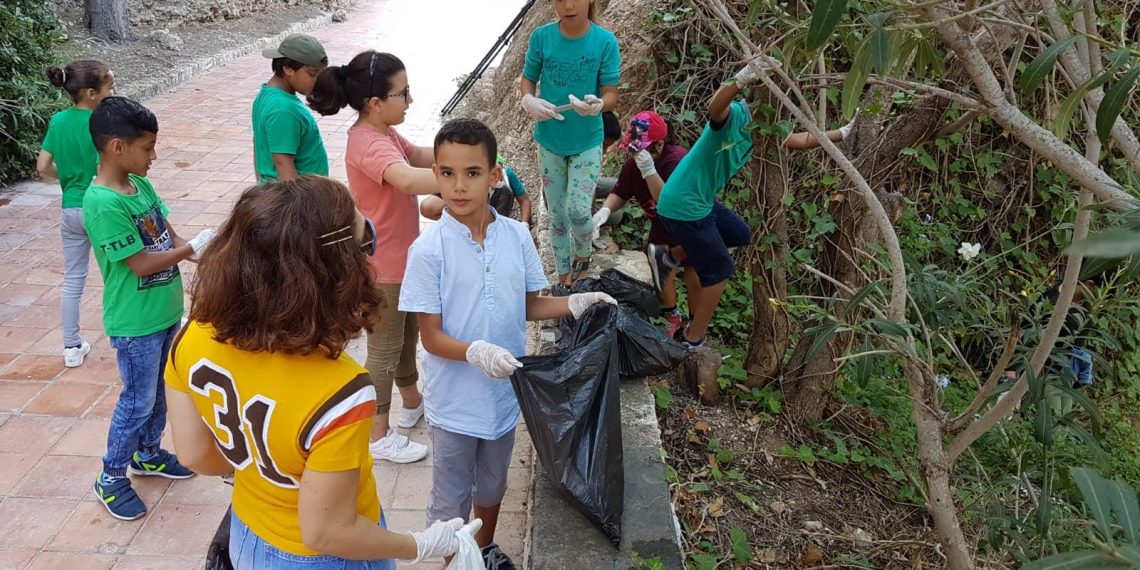 #Fotogaleria: Alumnes de Remolins netegen el barri pel #Friday4Future