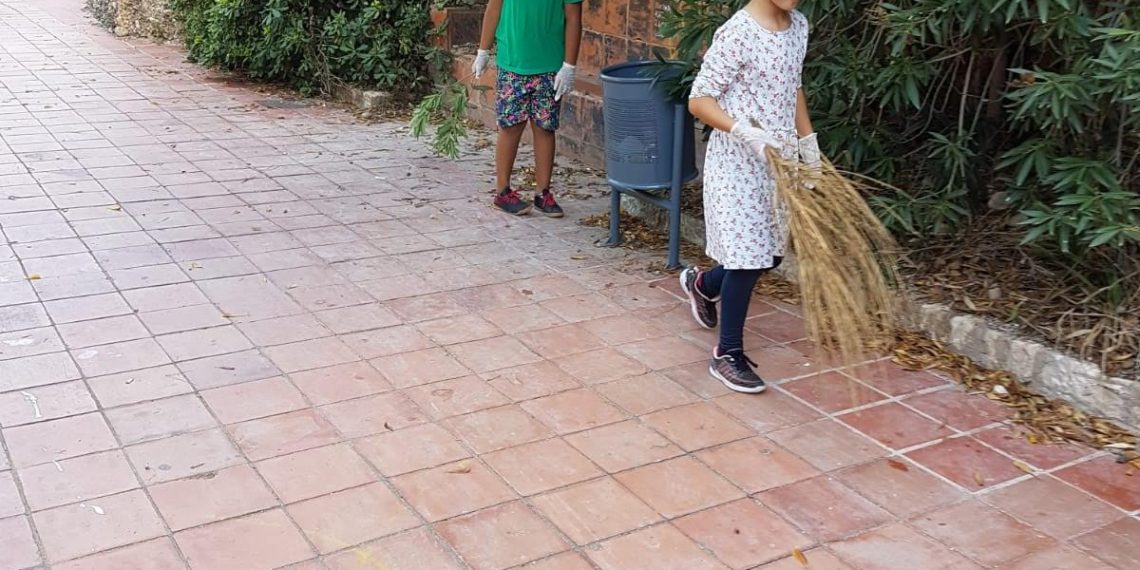 #Fotogaleria: Alumnes de Remolins netegen el barri pel #Friday4Future