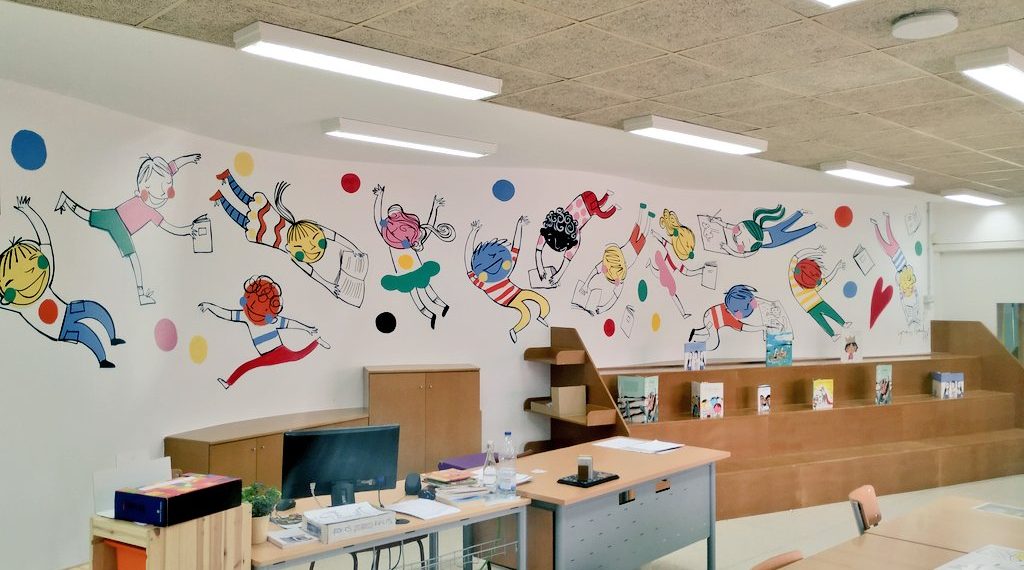 #Fotogaleria: Ignasi Blanch il·lustra la biblioteca de l’institut escola Daniel Mangrané de Jesús