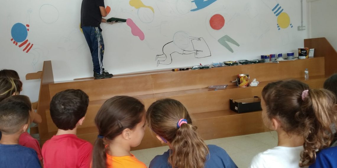 #Fotogaleria: Ignasi Blanch il·lustra la biblioteca de l’institut escola Daniel Mangrané de Jesús