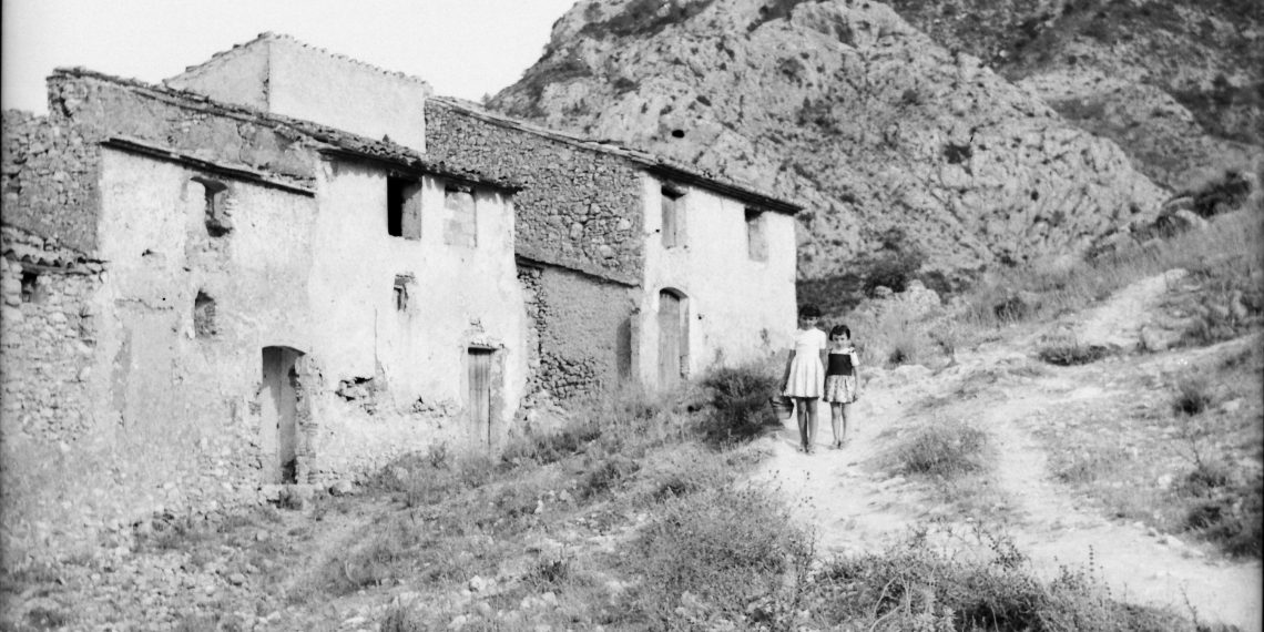 #Fotogaleria: L’Arxiu Comarcal de la Ribera d’Ebre ingressa el fons fotogràfic de Joan Cuxart i Vives