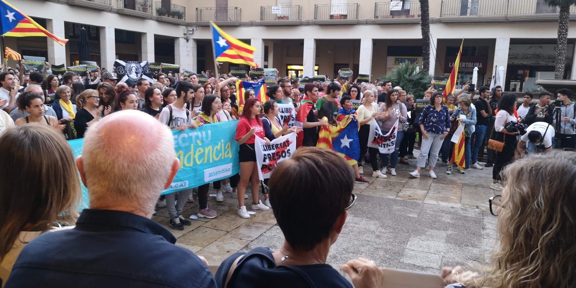 #Fotogaleria: la manifestació de Tortosa contra la sentència aplega milers de persones