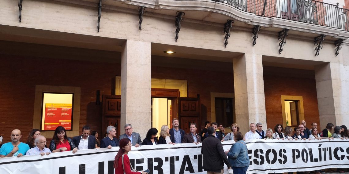 #Fotogaleria: la manifestació de Tortosa contra la sentència aplega milers de persones