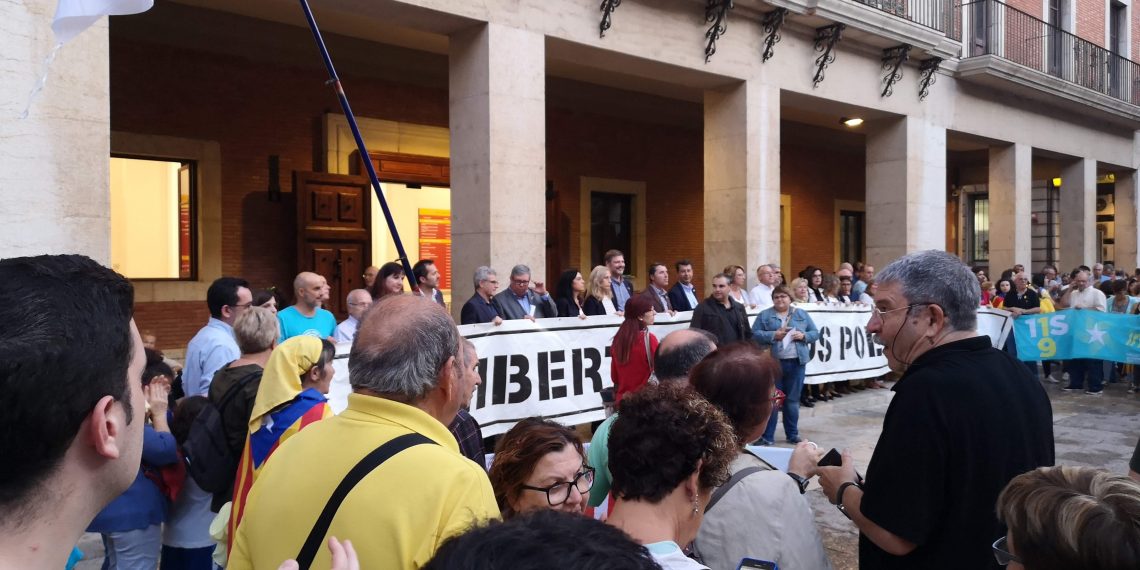 #Fotogaleria: la manifestació de Tortosa contra la sentència aplega milers de persones