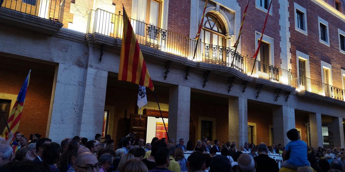 #Fotogaleria: la manifestació de Tortosa contra la sentència aplega milers de persones