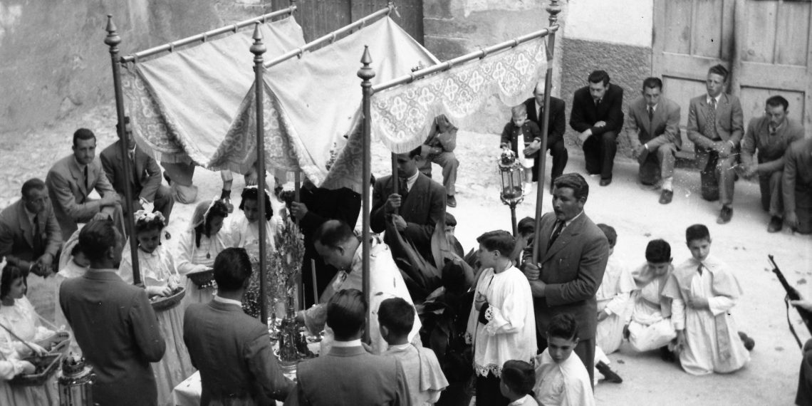 #Fotogaleria: L’Arxiu Comarcal de la Ribera d’Ebre ingressa el fons fotogràfic de Joan Cuxart i Vives