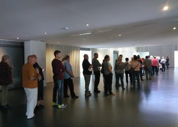 Una imatge de la consulta de Tortosa sobre el futur del monument franquista, del 28 de maig del 2016.