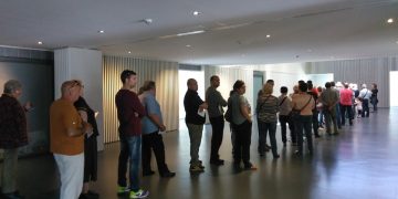 Una imatge de la consulta de Tortosa sobre el futur del monument franquista, del 28 de maig del 2016.