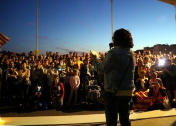 Espelmes i una carta de Carme Forcadell per recordar els condemnats des de Tortosa