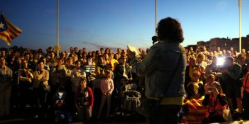 Espelmes i una carta de Carme Forcadell per recordar els condemnats des de Tortosa