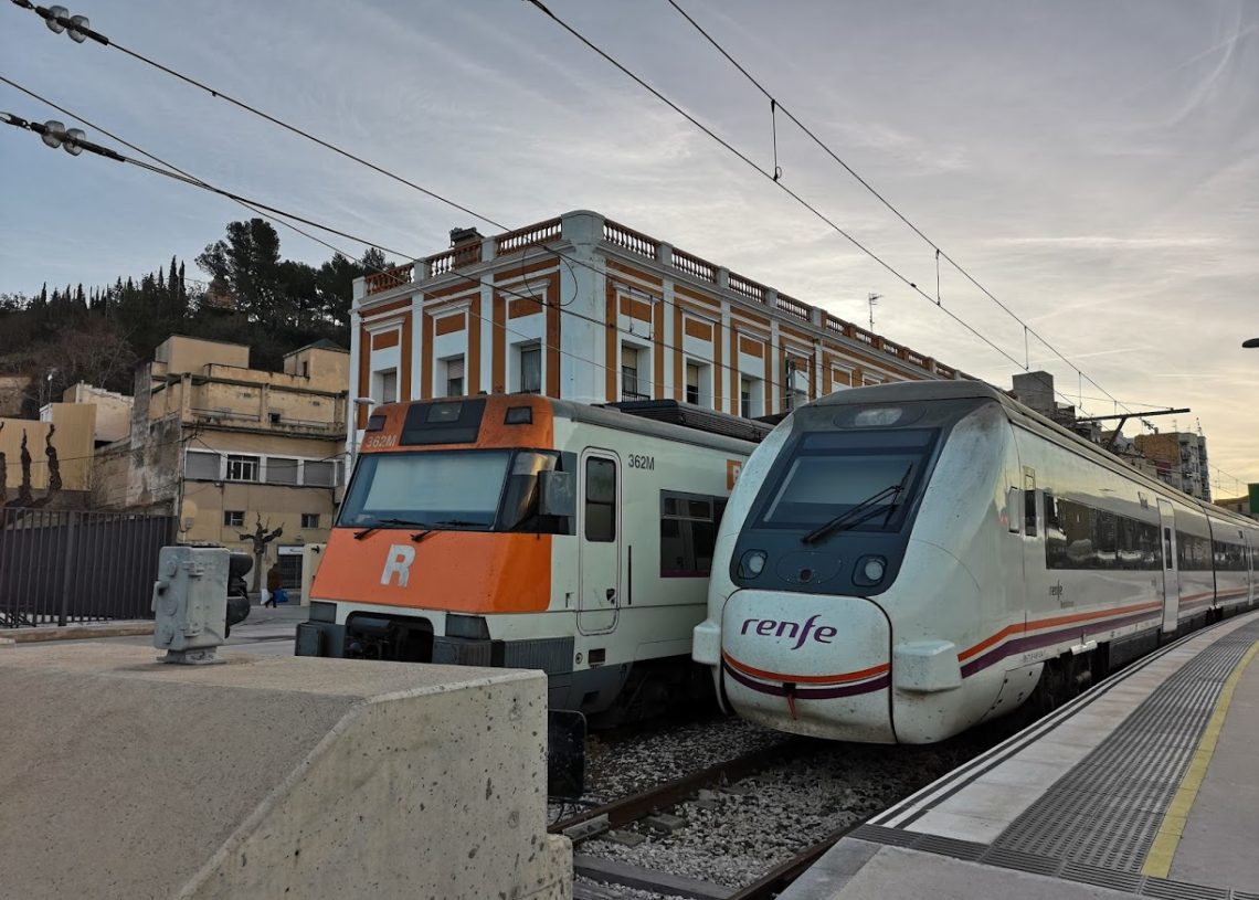 Els comuns porten al Parlament els problemes de la línia de trens R-16