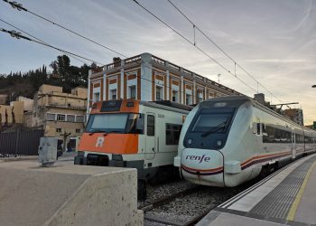 Els comuns porten al Parlament els problemes de la línia de trens R-16