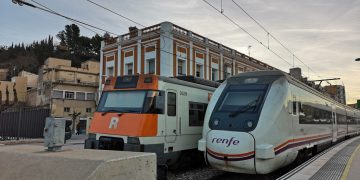 Els comuns porten al Parlament els problemes de la línia de trens R-16