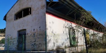 Polèmica entre Movem i el govern de Junts per l’enderroc dels magatzems de l’estació