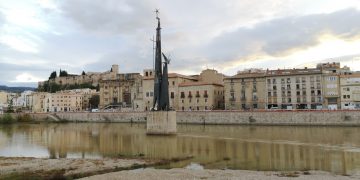 Vox vol traure profit de la polèmica pel  monument franquista de Tortosa