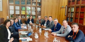 Els alcaldes i regants del Delta reclamen a Madrid mesures urgents contra la regressió