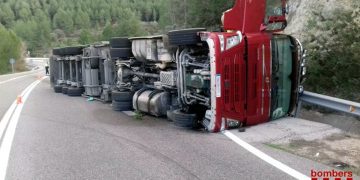 Un altre accident a l’eix de l’Ebre: ara un camió bolcat amb 300 porcs