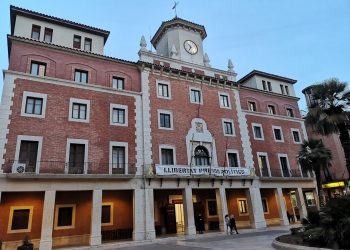 Per què el ple de Tortosa ha tornat a rebutjar el canvi de nom de la plaça d’Espanya?