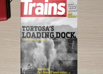 L’enderroc dels antics magatzems de l’estació, a la portada de TRAINS
