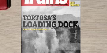 L’enderroc dels antics magatzems de l’estació, a la portada de TRAINS