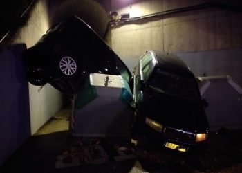 Vehicles arrossegats a l’Ampolla i pobles sense subministrament pel trencament d’una canonada del CAT