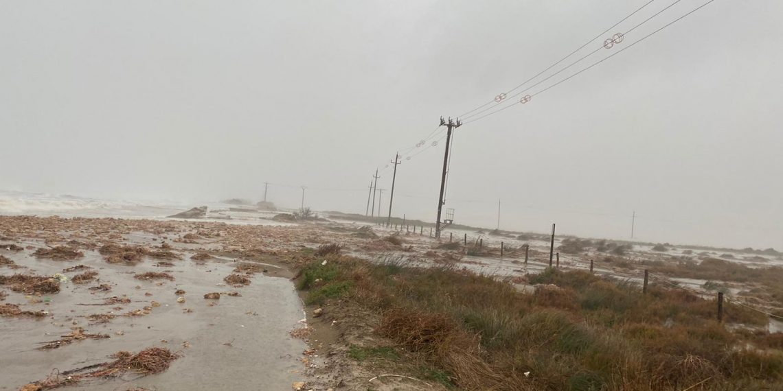#Fotogaleria: el temporal Glòria agreuja la regressió a la costa de Deltebre