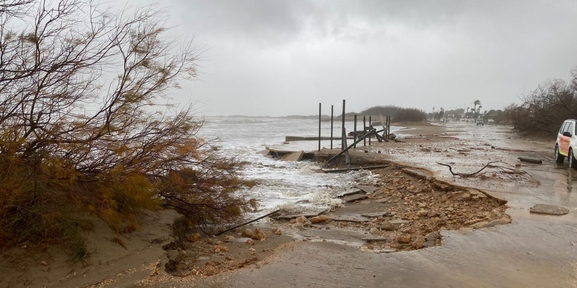 #Fotogaleria: el temporal Glòria agreuja la regressió a la costa de Deltebre