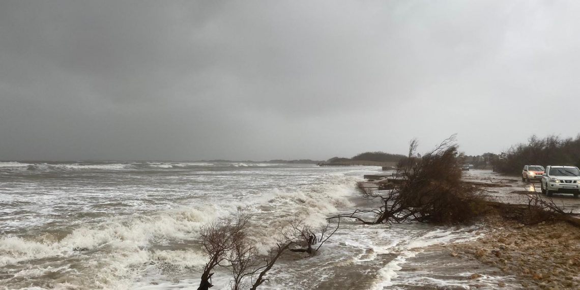 #Fotogaleria: el temporal Glòria agreuja la regressió a la costa de Deltebre