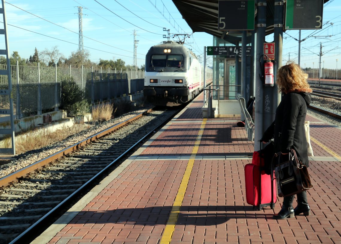 Les Terres de l’Ebre diuen adéu a l’Euromed i es queden amb els retards en els regionals
