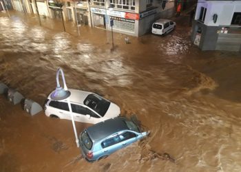 Les barrancades pel temporal Glòria inunden el centre de l’Ampolla