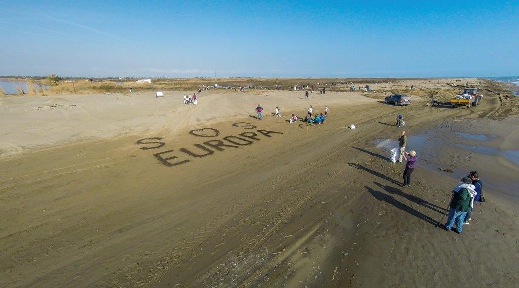 [#Fotogaleria] ‘SOS Europa’ dels xiquets i xiquetes a les platges de Buda i Migjorn