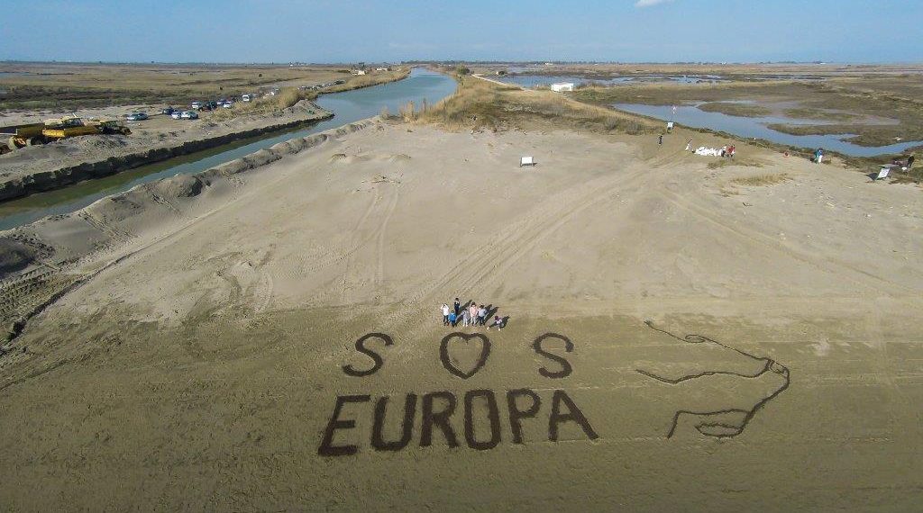 [#Fotogaleria] ‘SOS Europa’ dels xiquets i xiquetes a les platges de Buda i Migjorn