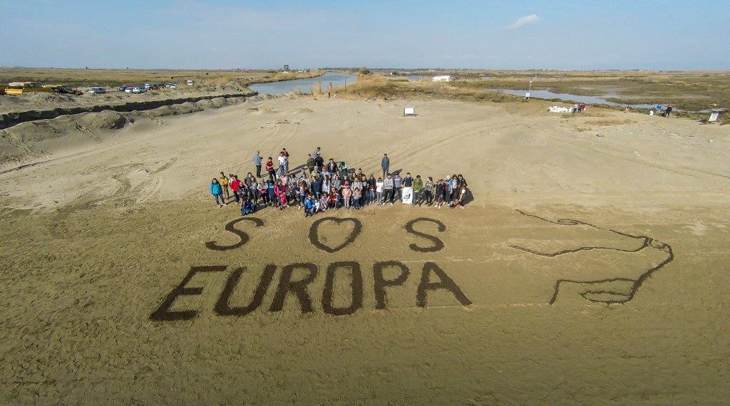 [#Fotogaleria] ‘SOS Europa’ dels xiquets i xiquetes a les platges de Buda i Migjorn