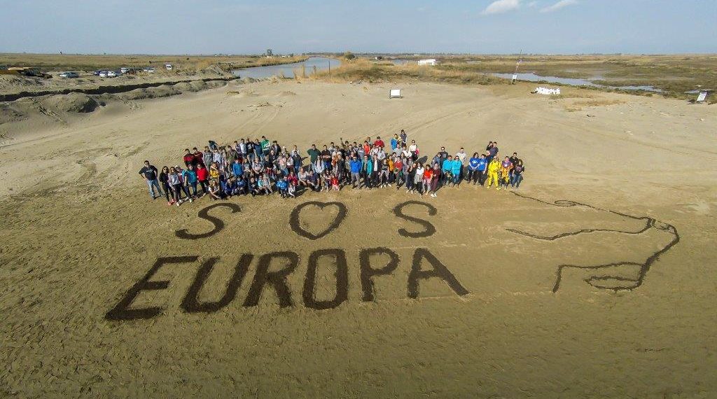 [#Fotogaleria] ‘SOS Europa’ dels xiquets i xiquetes a les platges de Buda i Migjorn