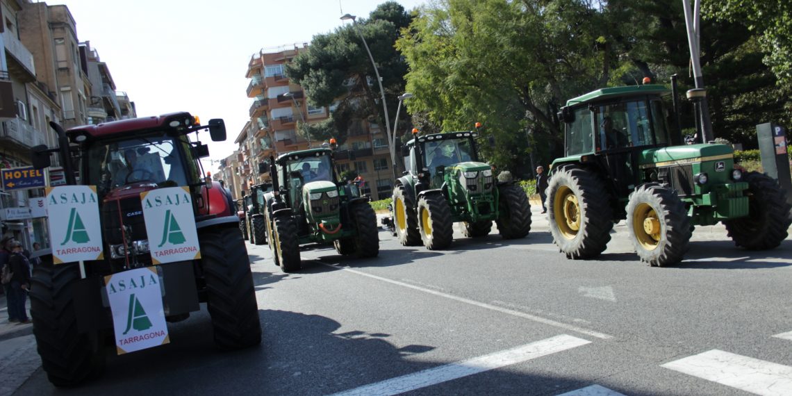 [#Fotogaleria] Així ha sigut la tractorada dels pagesos a Tortosa per uns preus justos