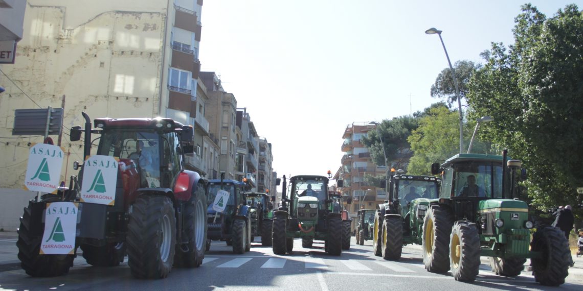 [#Fotogaleria] Així ha sigut la tractorada dels pagesos a Tortosa per uns preus justos