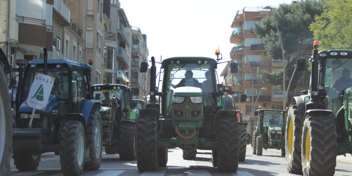 [#Fotogaleria] Així ha sigut la tractorada dels pagesos a Tortosa per uns preus justos