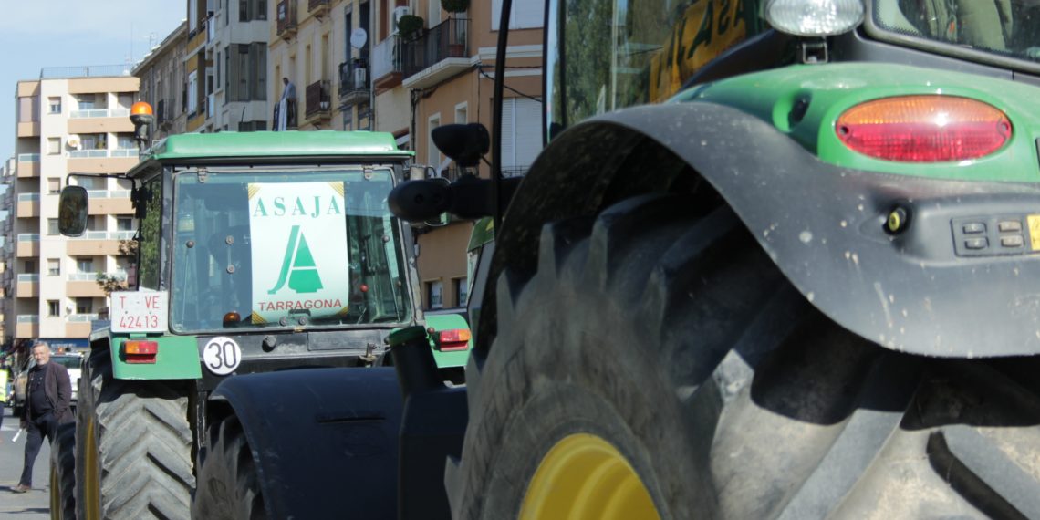 [#Fotogaleria] Així ha sigut la tractorada dels pagesos a Tortosa per uns preus justos