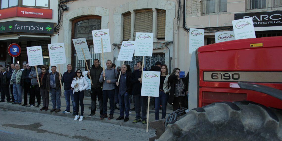 [#Fotogaleria] Així ha sigut la tractorada dels pagesos a Tortosa per uns preus justos