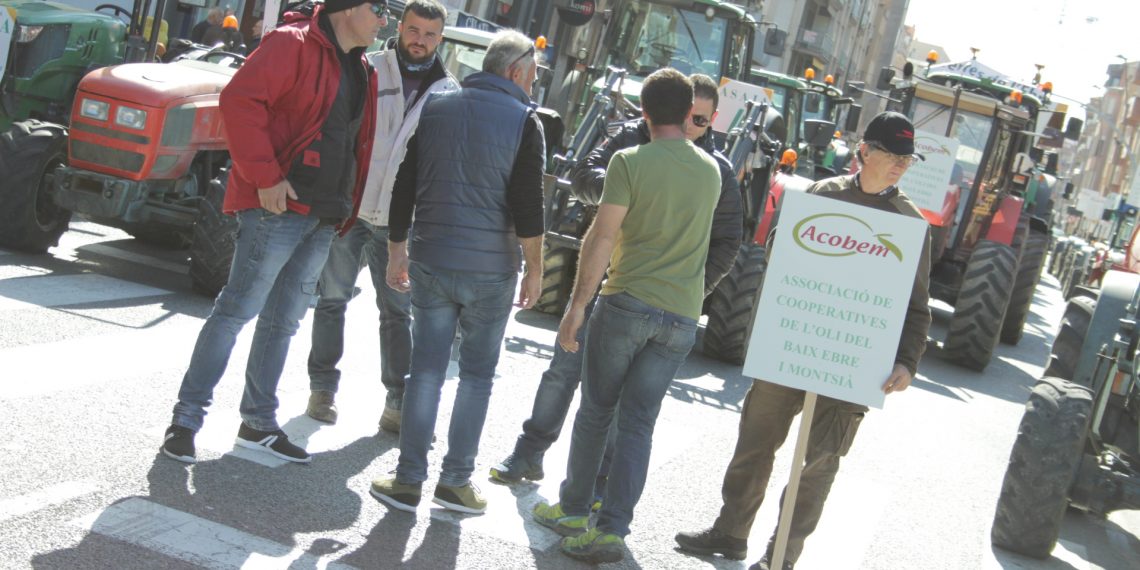 [#Fotogaleria] Així ha sigut la tractorada dels pagesos a Tortosa per uns preus justos