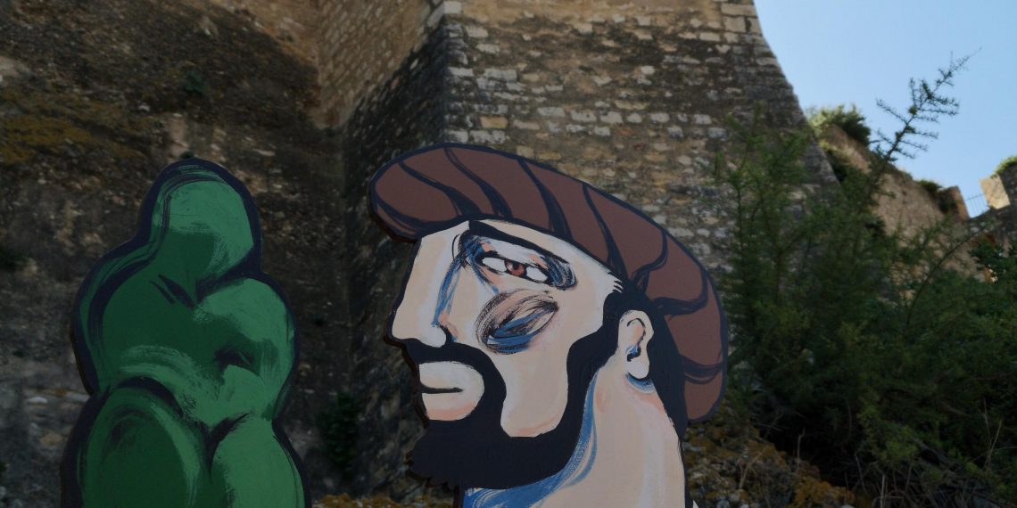 Les imatges del passeig de les Cultures han patit actes vandàlics des del minut zero