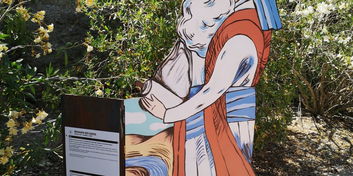 Les imatges del passeig de les Cultures han patit actes vandàlics des del minut zero