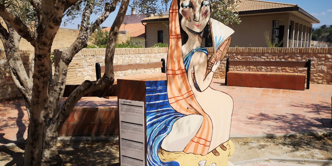 Les imatges del passeig de les Cultures han patit actes vandàlics des del minut zero