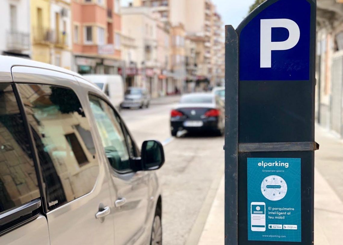 Amposta ja paga la zona blava amb el mòbil